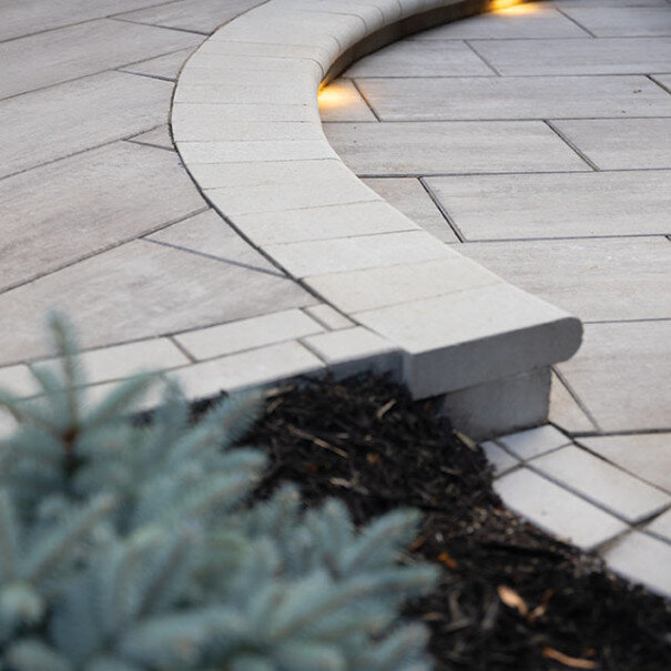 Grand CREST<sup>™</sup> Bullnose Pavers